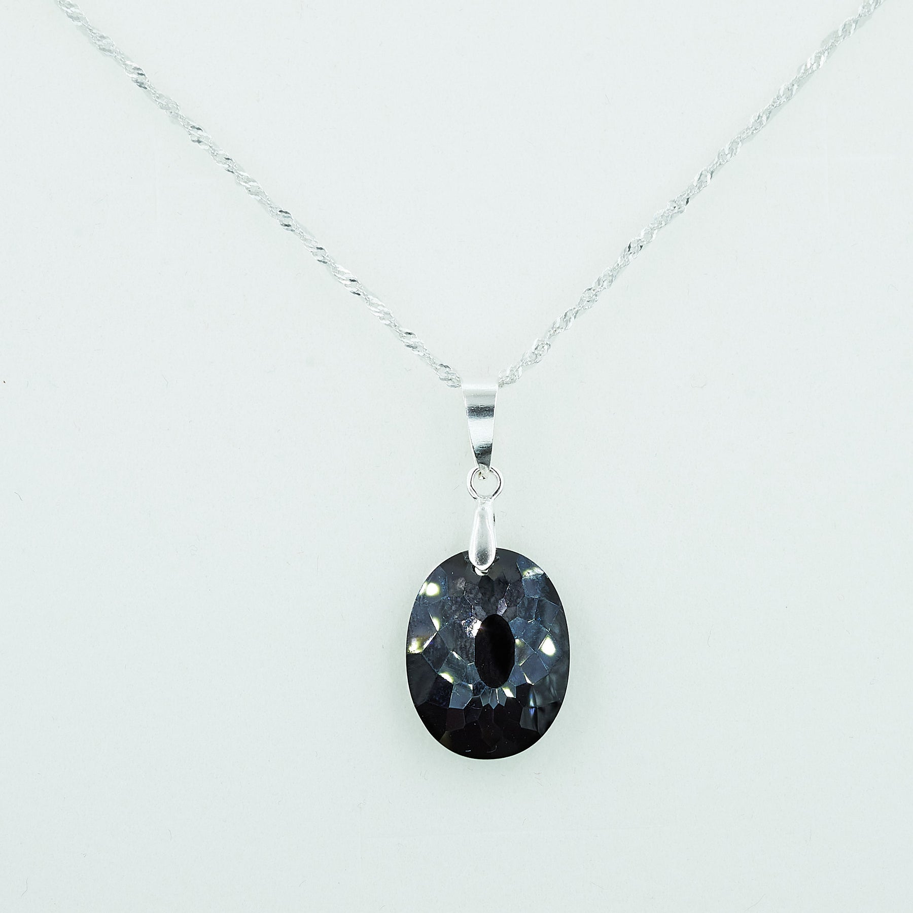 Collar zircón negro